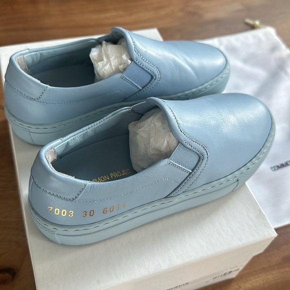 Common Projects kids slip on shoes in power blue - Picture 2 of 7
